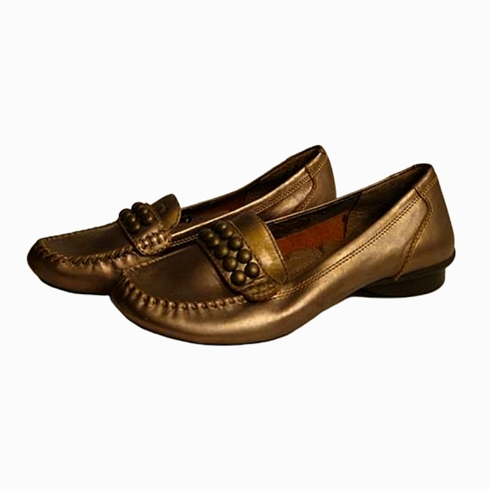 Stylish Copper BareTrap Loafers in Size 6 - Perfect for Any Occasion